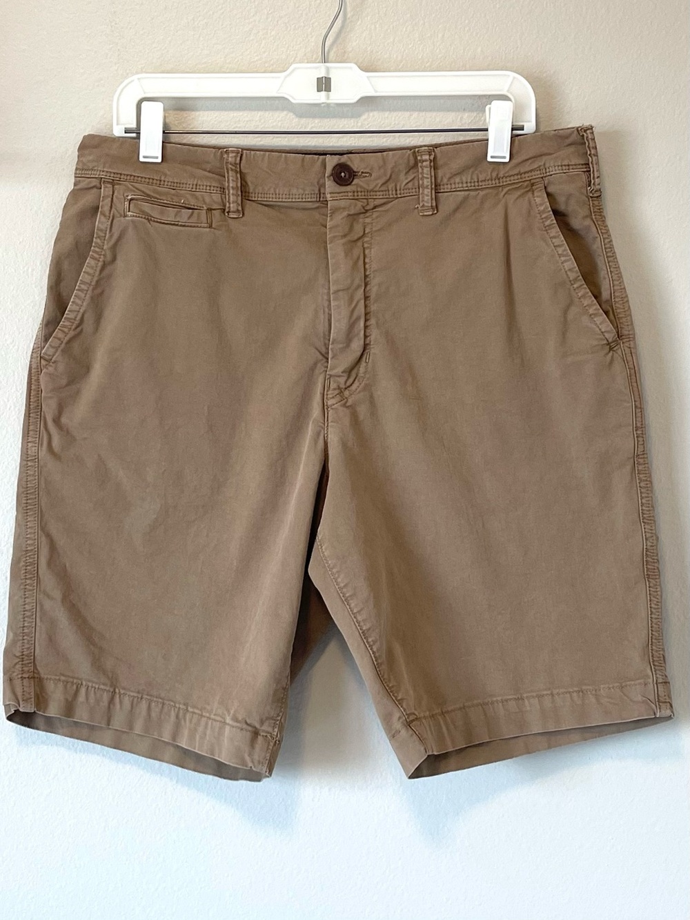 American Eagle Next Level Flex Khaki Shorts - Classic & Chino Style - Size 33